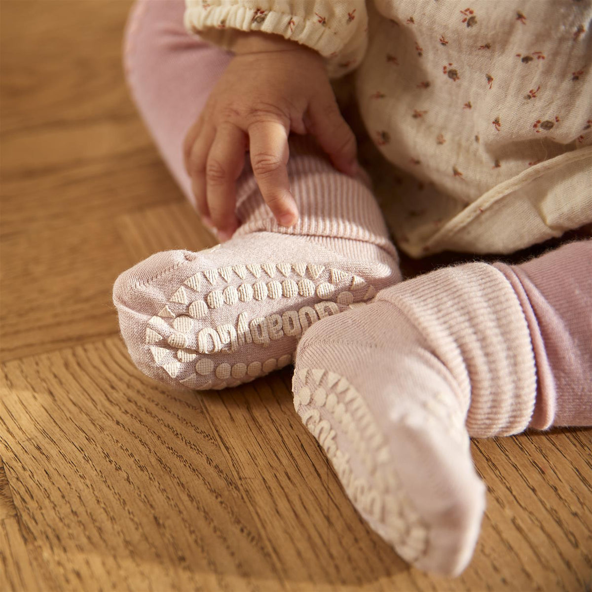 Non-slip bamboo socks